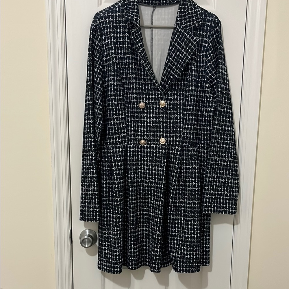 Chic Black and White Plaid Coat